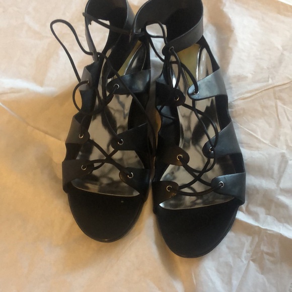 Kenneth Cole Women’s sandal - Picture 2 of 6